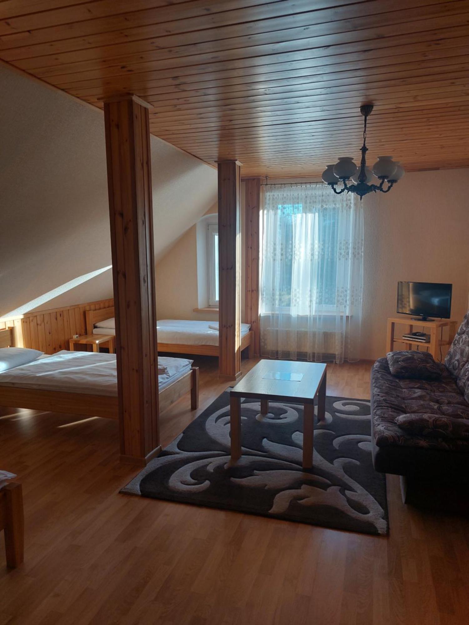 Asmonienes Sveciu Namai "Senoji Mokyklele" Otel Smalininkai Dış mekan fotoğraf