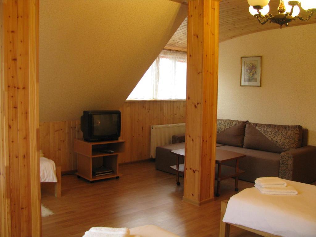 Asmonienes Sveciu Namai "Senoji Mokyklele" Otel Smalininkai Oda fotoğraf
